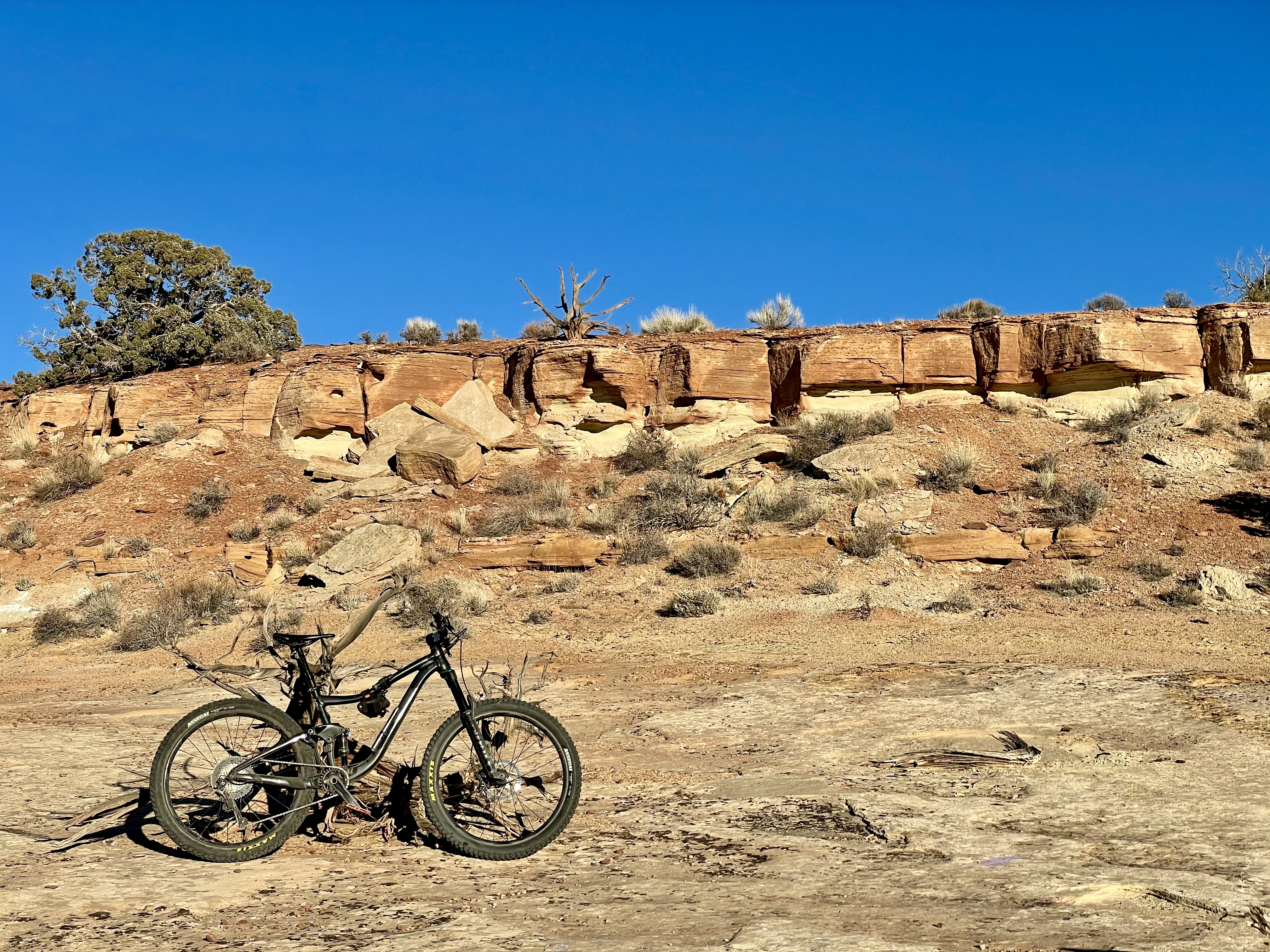 These blocky ridges also appear next to the UFO trail. They look like a nice place to sit for lunch. 